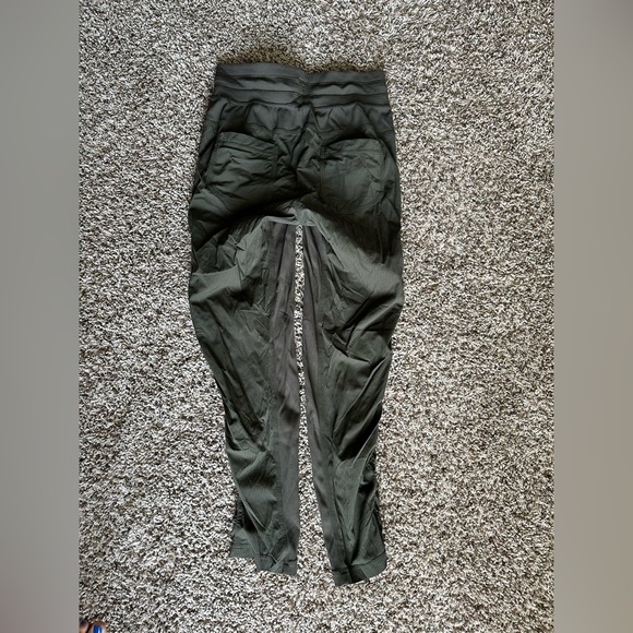 LULULEMON DANCE STUDIO CROP - Picture 7 of 8